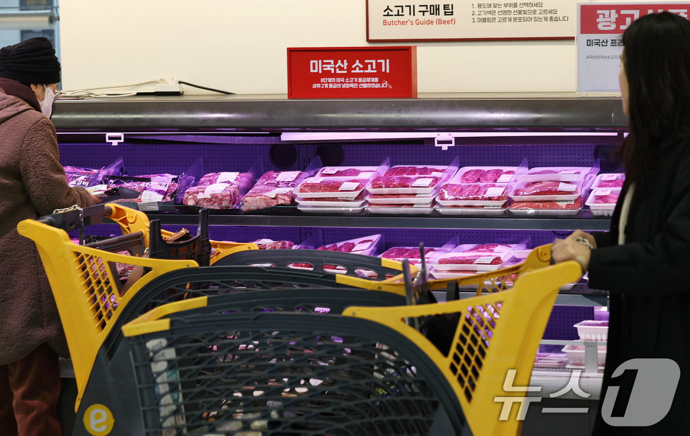 (서울=뉴스1) 오대일 기자 = 올해부터 소고기, 우유, 감귤 등 미국에서 수입하는 농축산물 45종의 관세가 0%로 조정됐다. 농림축산식품부는 지난 2012년 발효한 한미 자유무역 …