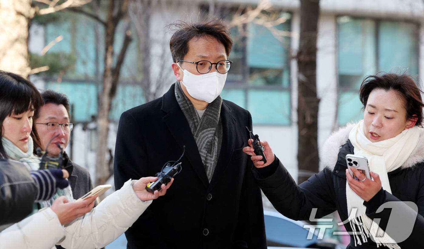 (서울=뉴스1) 박지혜 기자 = 박대준 전 쿠팡 대표가 8일 오후 서울 마포구 서울경찰청 공공범죄수사대에 참고인 조사를 받기 위해 출석하고 있다.이날 경찰은 김병기 더불어민주당 전 …