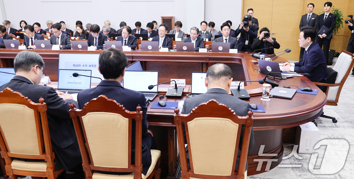 (서울=뉴스1) 이재명 기자 = 이재명 대통령이 8일 청와대에서 열린 수석보좌관회의에서 발언하고 있다. 2026.1.8/뉴스1