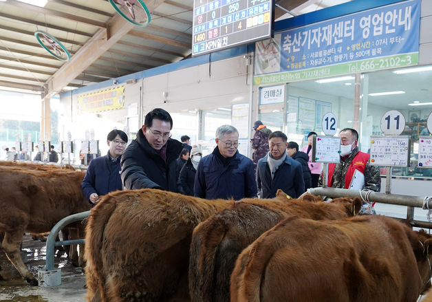 이완섭 서산시장, 가축경매시장 찾아 '현장 소통'
