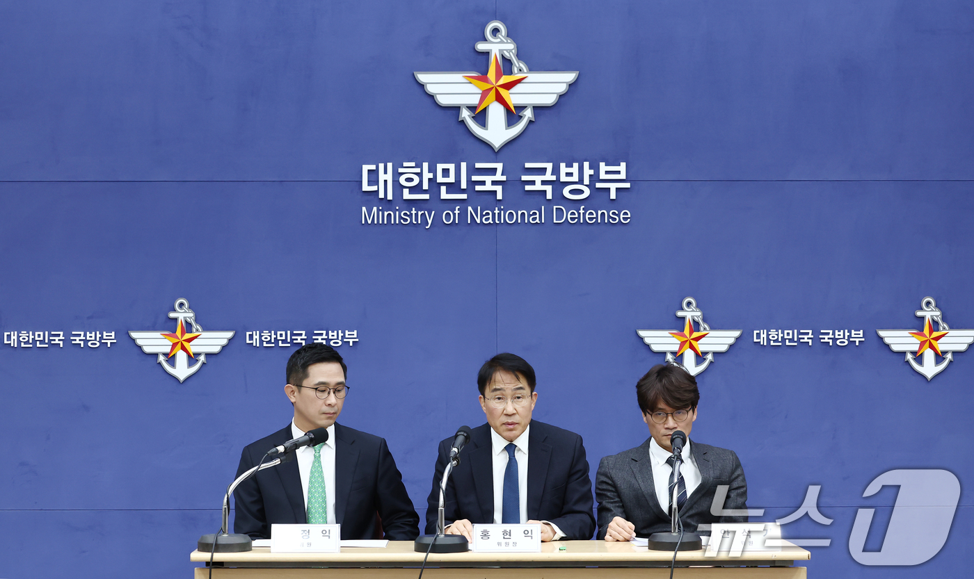 (서울=뉴스1) 김민지 기자 = 내란극복·미래국방 설계를 위한 민관군 합동 특별자문위원회 홍현익 위원장이 8일 오후 서울 용산구 국방부 청사에서 국군방첩사령부 해제, 안보수사·방첩 …