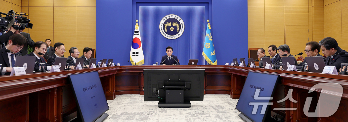 (서울=뉴스1) 이재명 기자 = 이재명 대통령이 8일 청와대에서 열린 수석보좌관회의에서 발언하고 있다. (청와대통신사진기자단) 2026.1.8/뉴스1