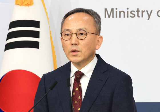 브리핑하는 박일 대변인