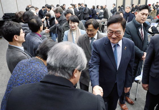 시민사회단체 신년하례회 윤회인사하는 우원식 의장