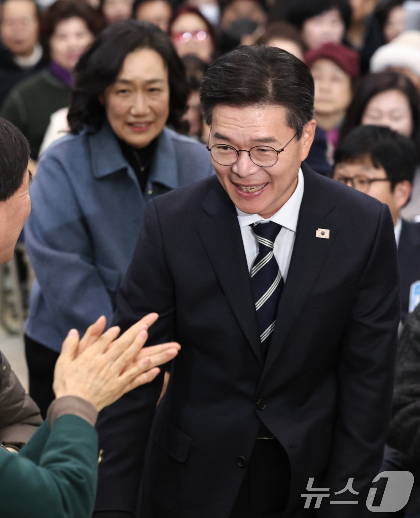 (서울=뉴스1) 구윤성 기자 = 정원오 성동구청장과 배우자 문혜정 씨가 8일 오후 서울 성동구청에서 열린 2026 신년인사회에 참석하고 있다.  2026.1.8/뉴스1