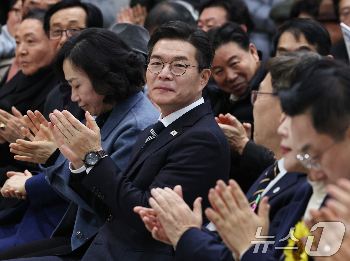 (서울=뉴스1) 구윤성 기자 = 정원오 성동구청장이 8일 오후 서울 성동구청에서 열린 2026 신년인사회에서 손뼉치고 있다. 2026.1.8/뉴스1