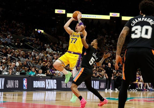 돈치치 '트리플 더블'도 LA 레이커스 패배 못 막았다