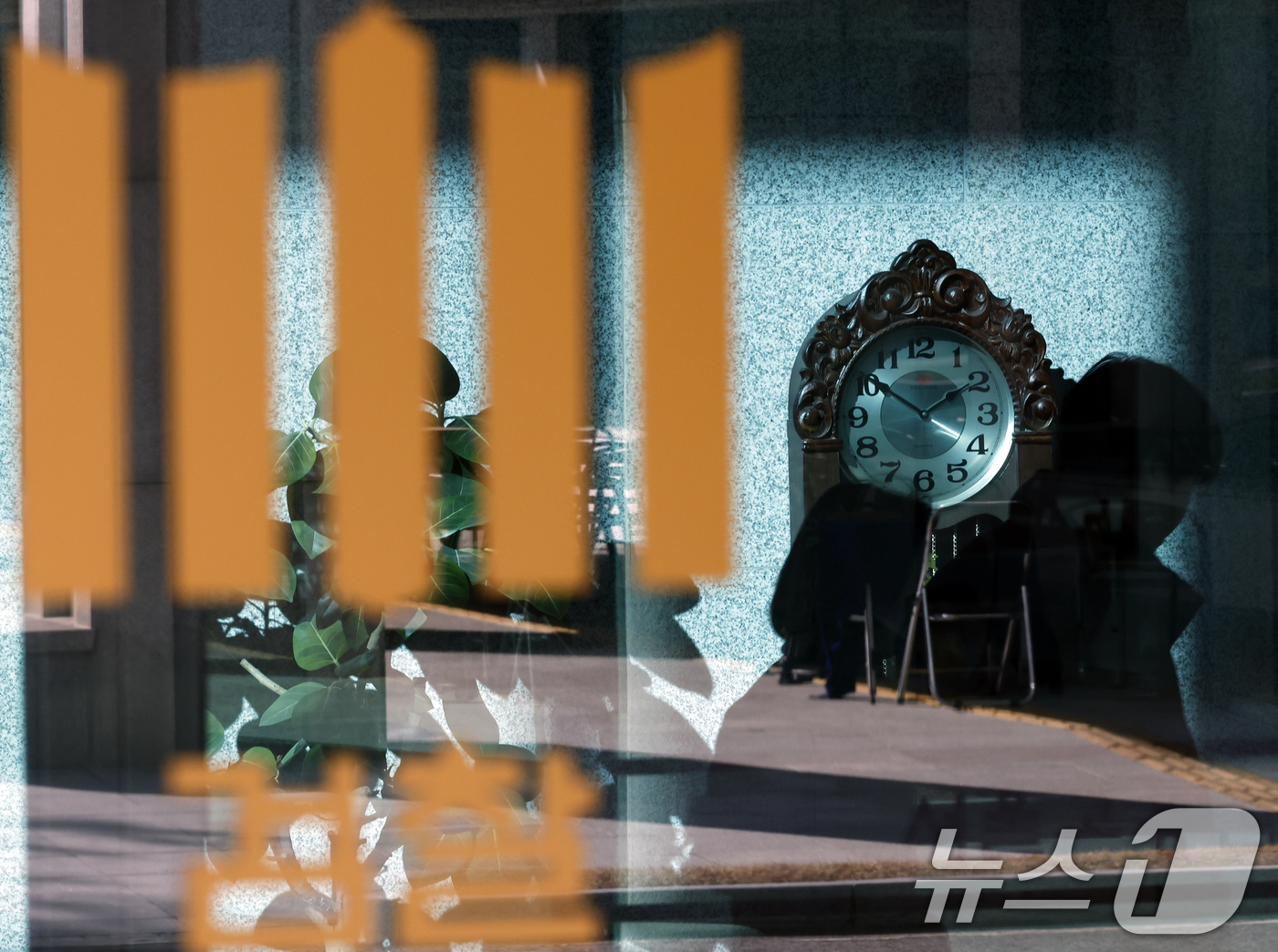 (서울=뉴스1) 박정호 기자 = 12·3 비상계엄과 관련해 내란 우두머리 혐의를 받는 윤석열 전 대통령의 결심 공판이 하루 앞으로 다가온 8일 오후 내란 특검팀(특별검사 조은석)이 …