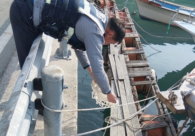 완도서 작업 중 바다 빠진 80대, 순찰하던 경찰이 살렸다