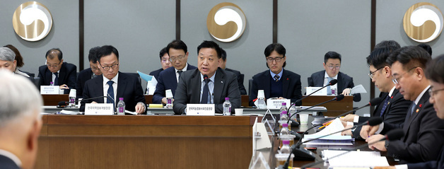 업무보고하는 황종성 한국지능정보사회원장