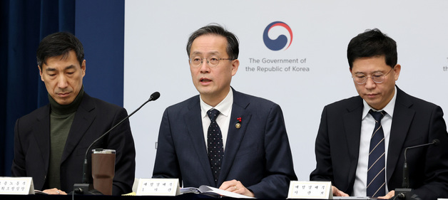 [문답]재경차관 "적극재정으로 성장률 2% 달성…원화 국제화 추진"