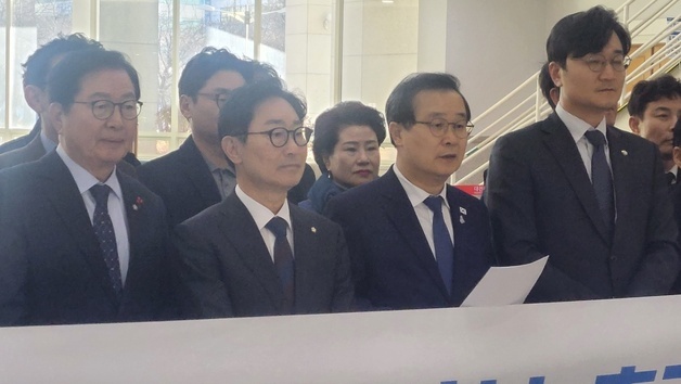 이건태 “정치검찰이 대통령 사건 조작 기소…공소 취소하라”