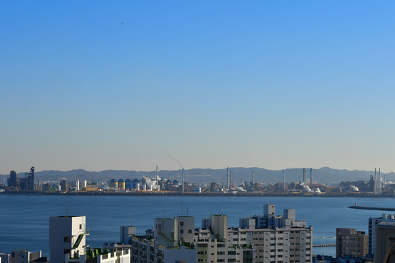 푸른 하늘 펼쳐진 포항제철소