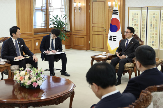 김 총리, 日자민당 정무조사회장 접견…"경제협력 최적의 파트너"