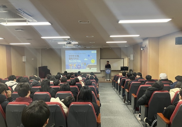 58년 만에 '노면 전차' 부활…서울시 "안전수칙 꼭 지켜주세요"