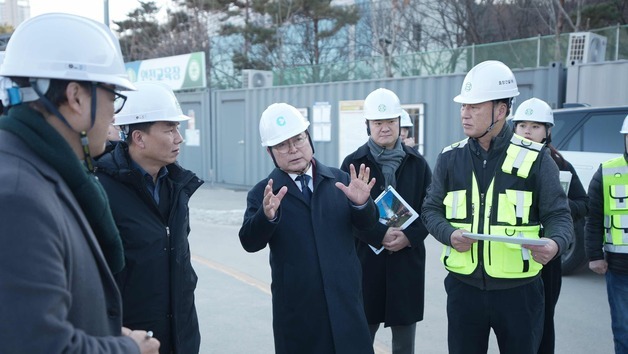 육동한 춘천시장, 목재친화도시 조성사업 현장 방문