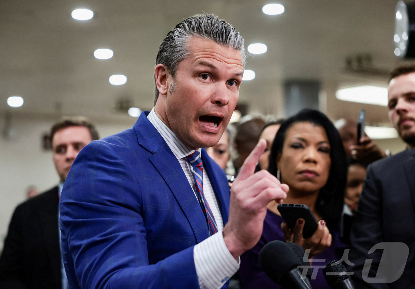 (워싱턴DC 로이터=뉴스1) 이정환 기자 = 7일(현지시간) 피트 헤그세스 미국 국방장관 워싱턴DC에서 의원들을 대상으로 베네수엘라 상황에 대한 브리핑을 진행하고 있다. 2026. …