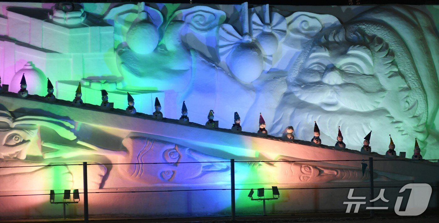 본문 이미지 - 2025 얼음나라 산천어축제 눈조각.(화천군 제공, 재판매 및 DB금지)