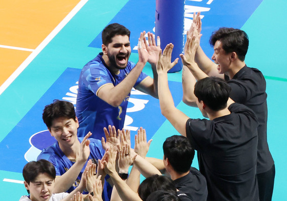 대한항공에 승리 거둔 우리카드