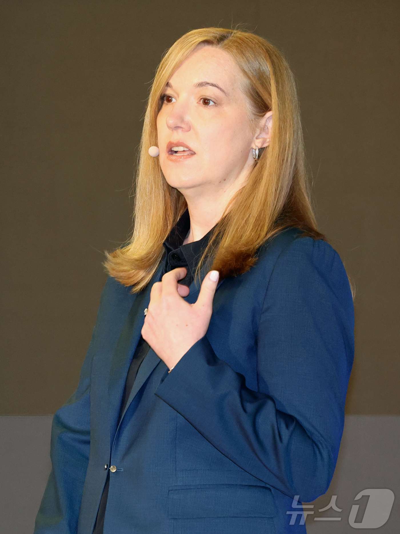 (라스베이거스=뉴스1) 황기선 기자 = 로라 메이저 모셔널 사장 겸 최고경영자(CEO)가 8일(현지시간) 미국 네바다주 라스베이거스 모셔널테크니컬센터에서 발표를 하고 있다. 202 …