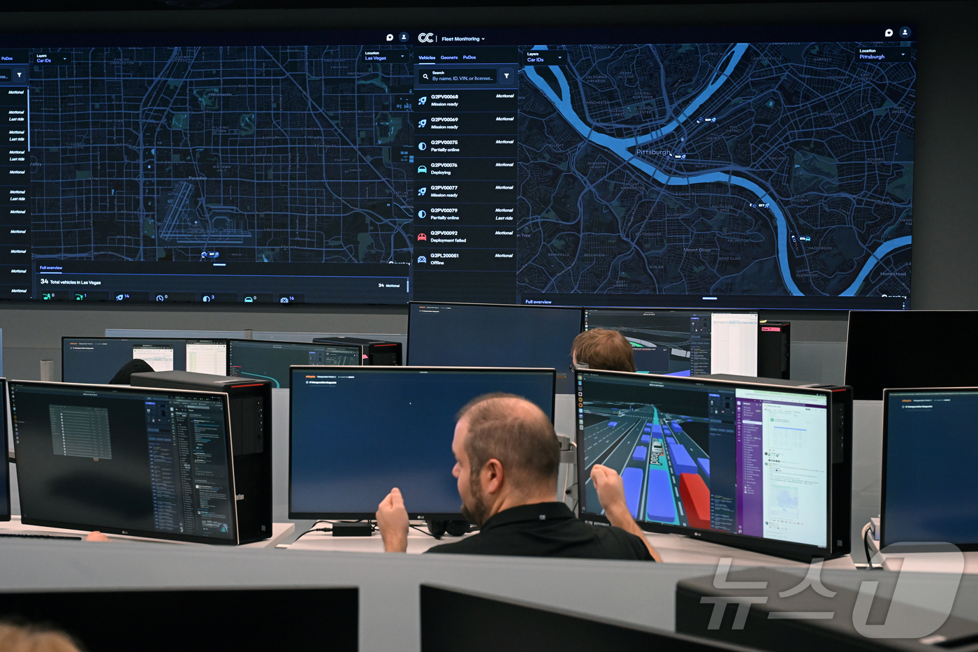 (라스베이거스=뉴스1) 황기선 기자 = 8일(현지시간) 미국 네바다주 라스베이거스 모셔널테크니컬센터에서 직원들이 현대차그룹과 모셔널과 함께 개발한  아이오닉 5 기반 '로보택시'의 …