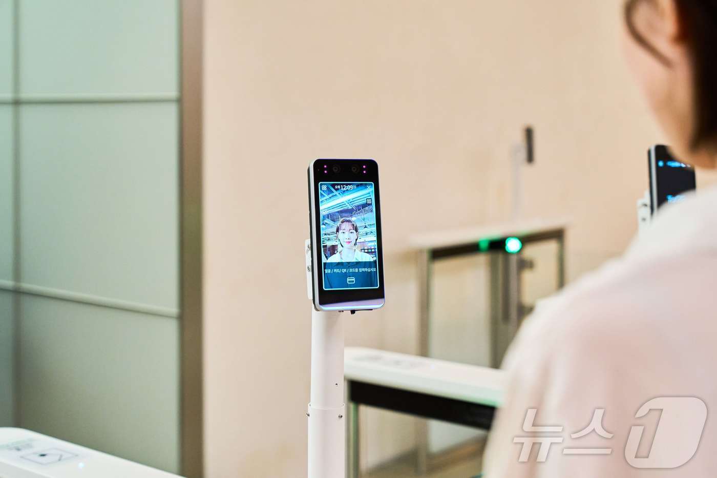 (서울=뉴스1) = 현대차·기아는 미국 라스베이거스에서 열린 ‘CES 파운드리(Foundry) 2026’에 참가해 AI 반도체 전문기업 ‘딥엑스(DEEPX)’와의 협력을 통해 ‘온 …