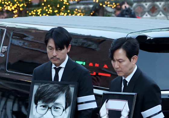 故안성기 떠나는 날…정우성·이정재·현빈·변요한, 슬픔 속 장례미사 참석