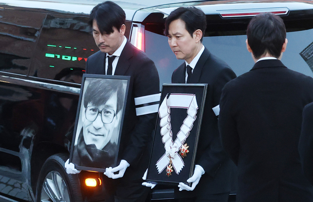 정우성 이정재, 故 안성기 마지막 가는길 함께