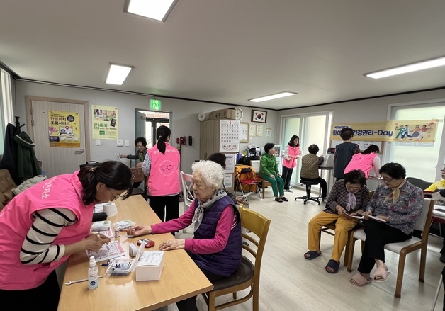 디지털 장비로 건강관리…금천구, 스마트경로당 5개 신규 조성