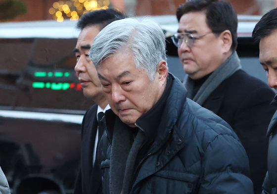 고 안성기 장례미사 참석한 한지일