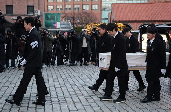 故 안성기 마지막 가는 길 지키는 동료 배우들