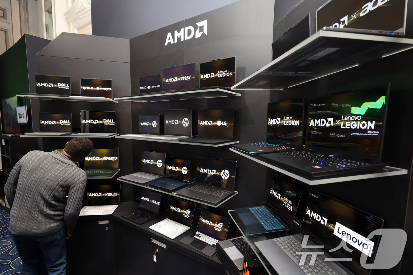 (라스베이거스=뉴스1) 황기선 기자 = 세계 최대 IT(정보기술)·가전 전시회 'CES 2026' 개막 사흘차인 8일(현지시간) 미국 네바다주 라스베이거스 베네치안호텔에서 AMD …