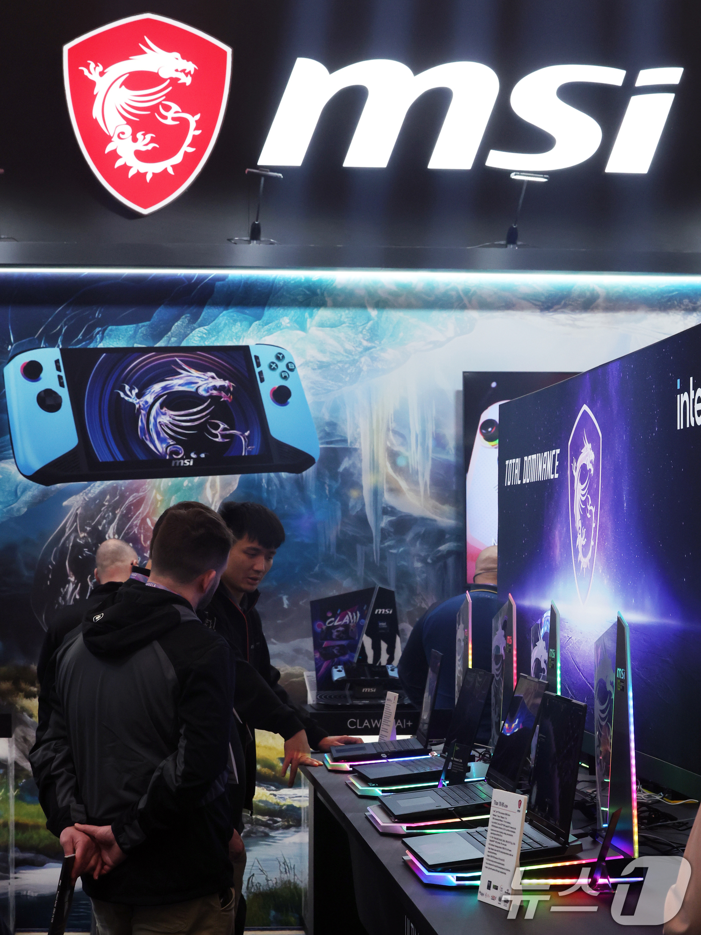 (라스베이거스=뉴스1) 황기선 기자 = 세계 최대 IT(정보기술)·가전 전시회 'CES 2026' 개막 사흘차인 8일(현지시간) 미국 네바다주 라스베이거스 베네치안호텔에서 msi …