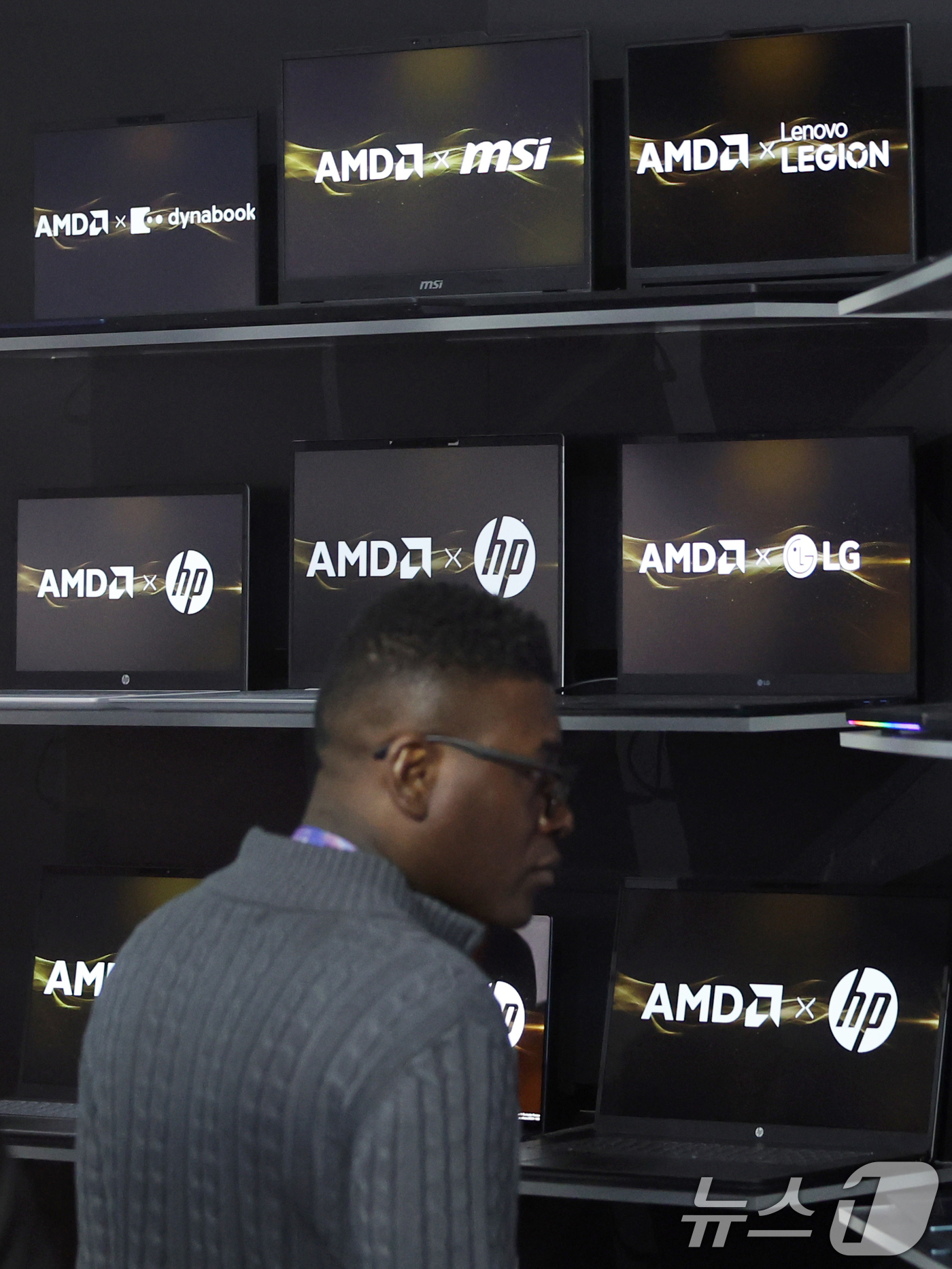 (라스베이거스=뉴스1) 황기선 기자 = 세계 최대 IT(정보기술)·가전 전시회 'CES 2026' 개막 사흘차인 8일(현지시간) 미국 네바다주 라스베이거스 베네치안호텔에서 AMD …