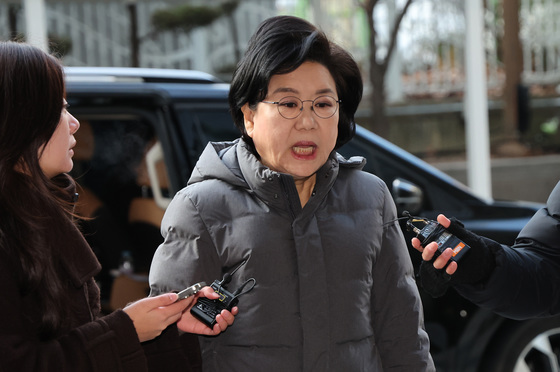 취재진 질문에 답하는 이혜훈 후보자