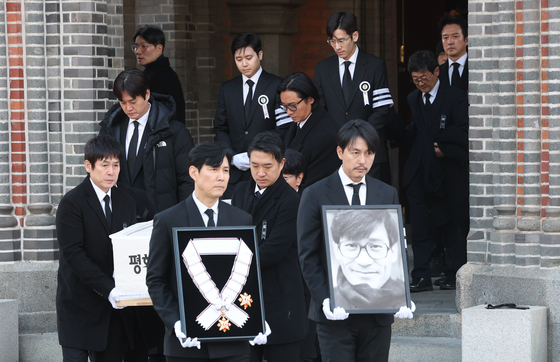 고 안성기 발인식