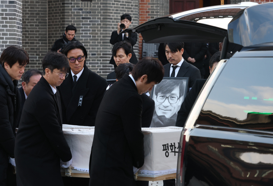 '국민 배우' 안성기, 마지막 가는 길