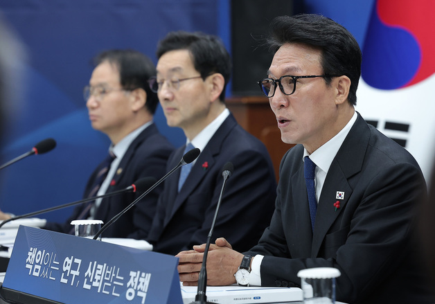 총리실 산하 '통일연구원' 우리부로 옮겨라…통일부 일방적 '입법예고'