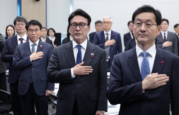 국민의례하는 김민석 국무총리