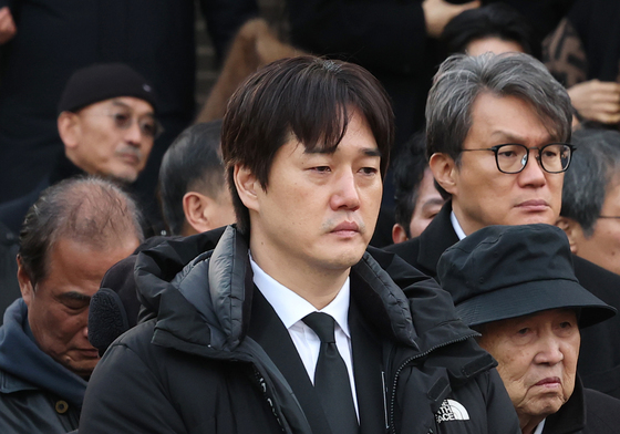 슬픔에 잠긴 유지태