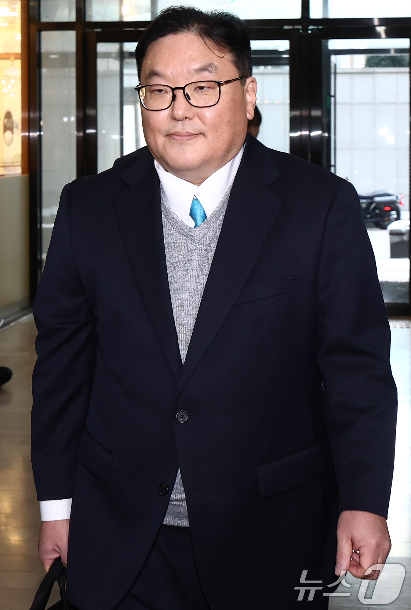 (서울=뉴스1) 김민지 기자 = 쿠팡 사건을 무혐의 처분하도록 외압을 행사한 인물로 지목된 엄희준 광주고검 검사가 9일 오전 서울 서초구 관봉권·쿠팡 상설특검팀 사무실에서 피의자 …