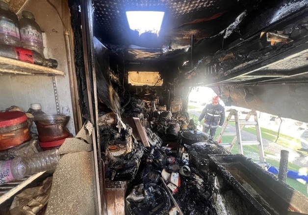 화성 궁평항 일대 푸드트럭 화재…60대 여성 안면부 화상