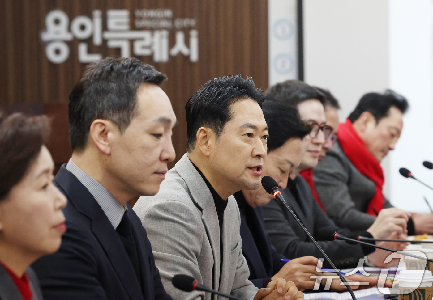 (용인=뉴스1) 김영운 기자 = 장동혁 국민의힘 대표가 9일 경기 용인시 원삼면 SK하이닉스 용인 공사 현장에서 열린 간담회에서 모두발언을 하고 있다. 2026.1.9/뉴스1