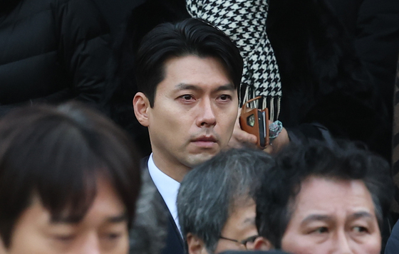 고 안성기 배웅하는 현빈, 붉어진 눈시울