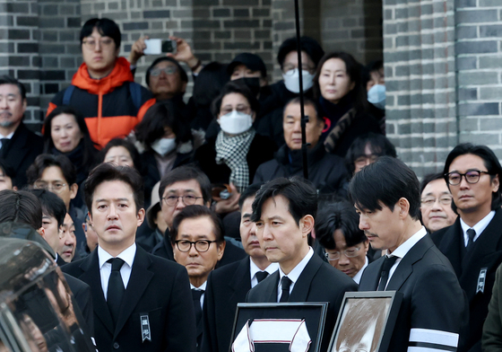 故 안성기, 후배들 배웅 속 영면