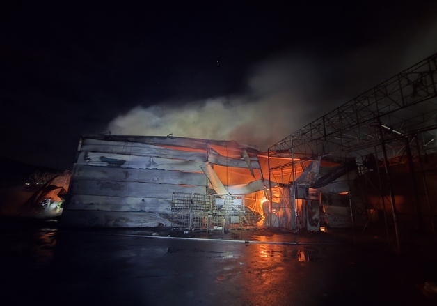 아산 식품원료 제조공장서 불…2시간여 만에 진화