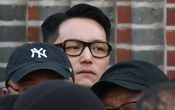 고 안성기 배웅하는 변요한