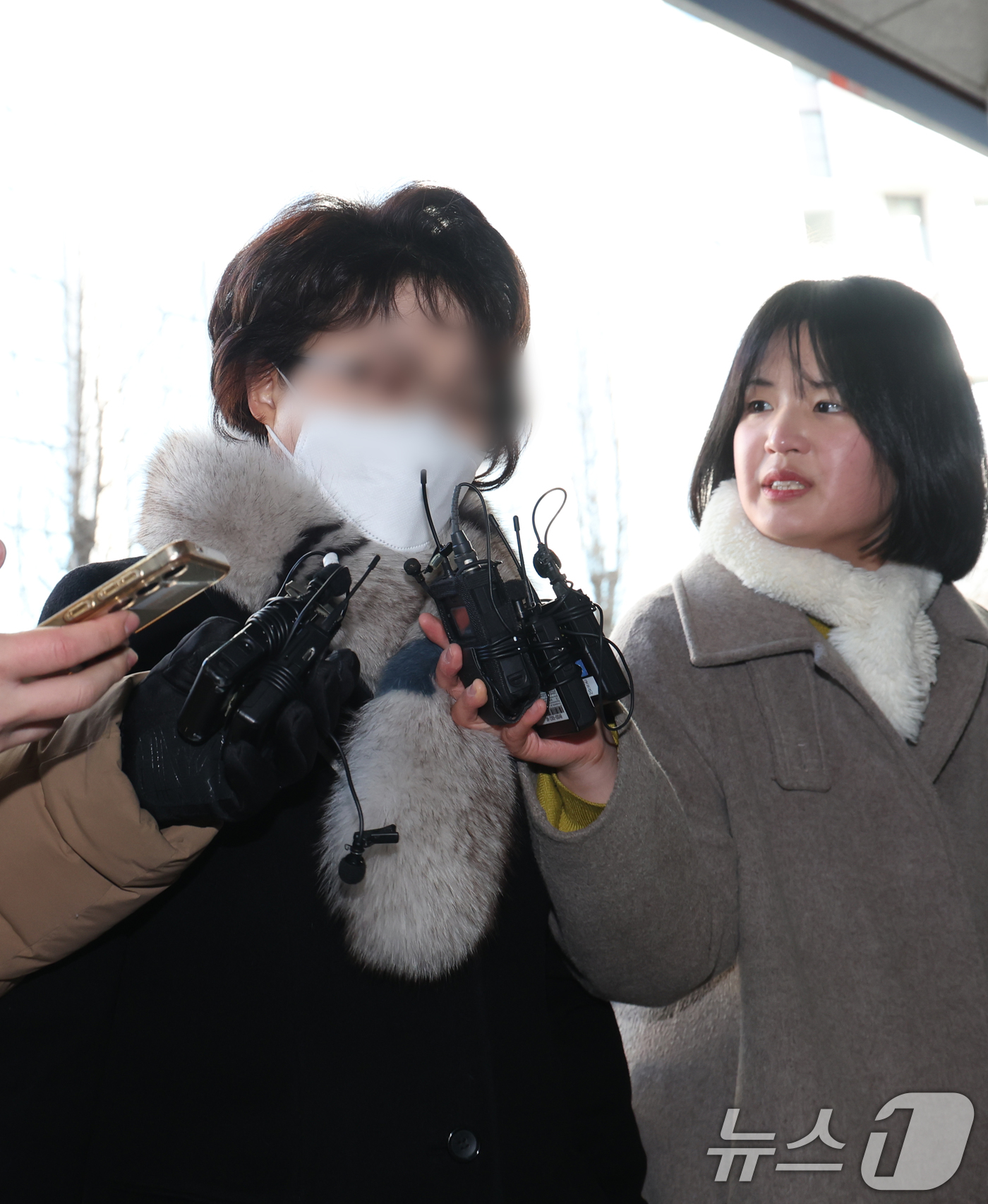 (서울=뉴스1) 김명섭 기자 = 9일 서울 마포구 서울경찰청 공공범죄수사대에서  더불어민주당 김병기 의원 측에 금품을 제공했다는 내용의 탄원서를 작성한 전직 동작구 의원 김 모 씨 …