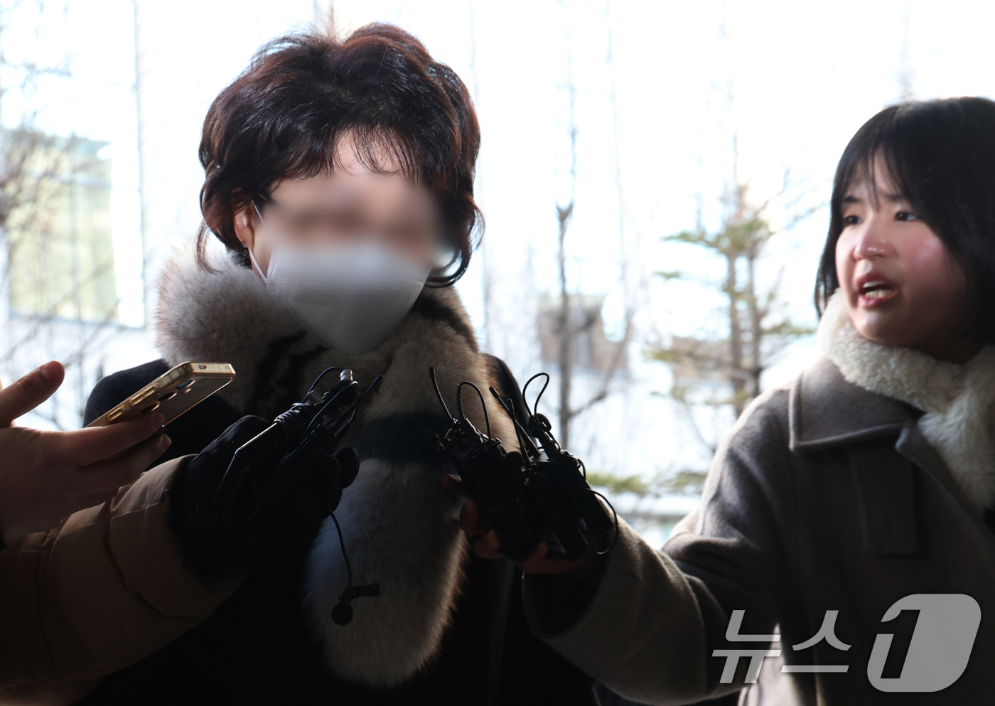 (서울=뉴스1) 김명섭 기자 = 9일 서울 마포구 서울경찰청 공공범죄수사대에서  더불어민주당 김병기 의원 측에 금품을 제공했다는 내용의 탄원서를 작성한 전직 동작구 의원 김 모 씨 …