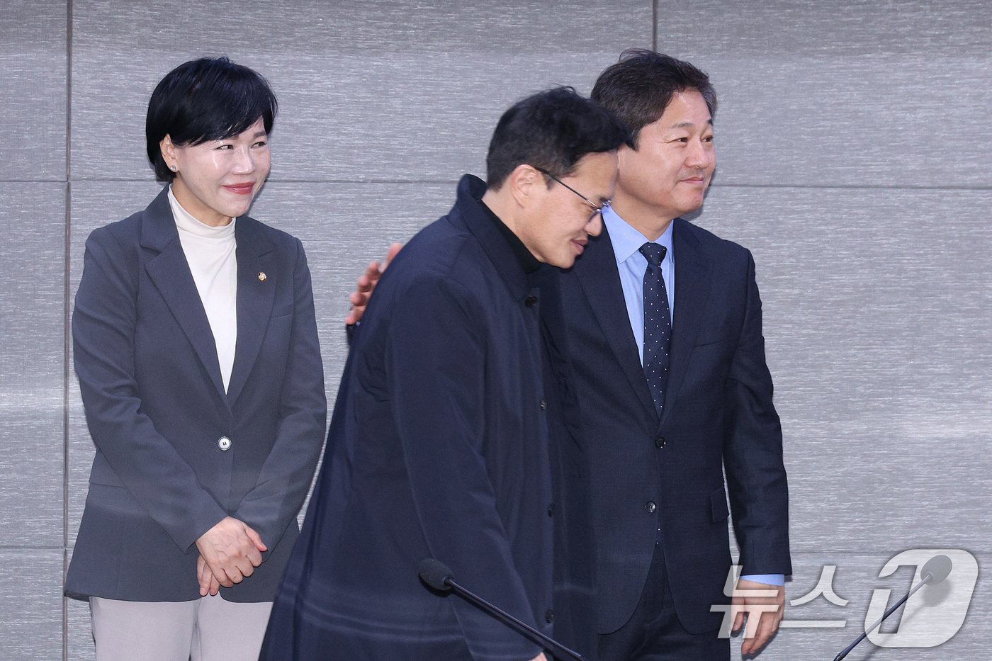 (서울=뉴스1) 신웅수 기자 = 전현희, 박주민, 김영배 더불어민주당 의원이 9일 서울 여의도 국회 의원회관에서 열린 전국장애인차별철폐연대와의 대화에 참석하고 있다. 2026.1. …